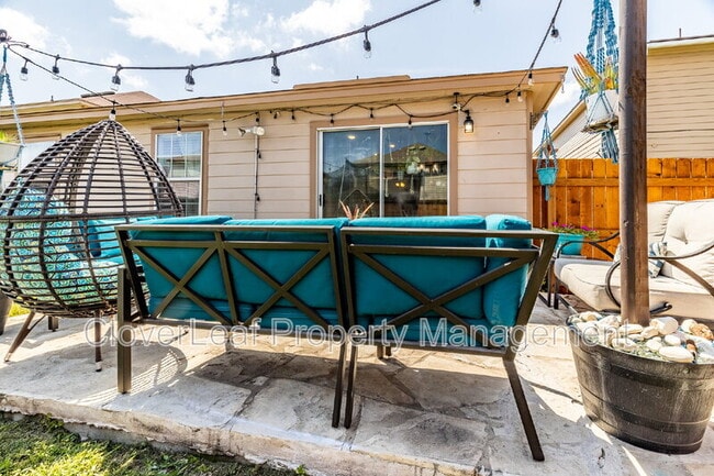 Building Photo - 526 Cormorant