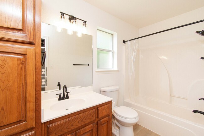 Building Photo - 2 Willow Ct