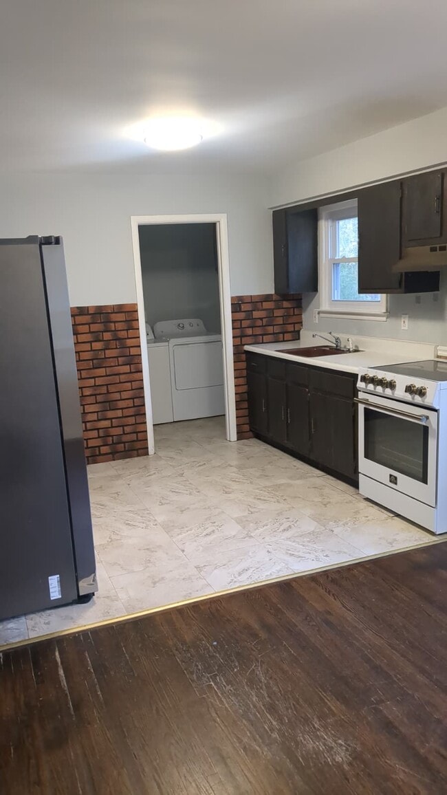 Primary Photo - 1441 Broadway Blvd