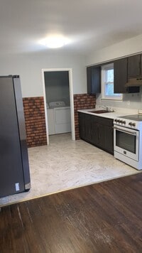 Building Photo - 1441 Broadway Blvd