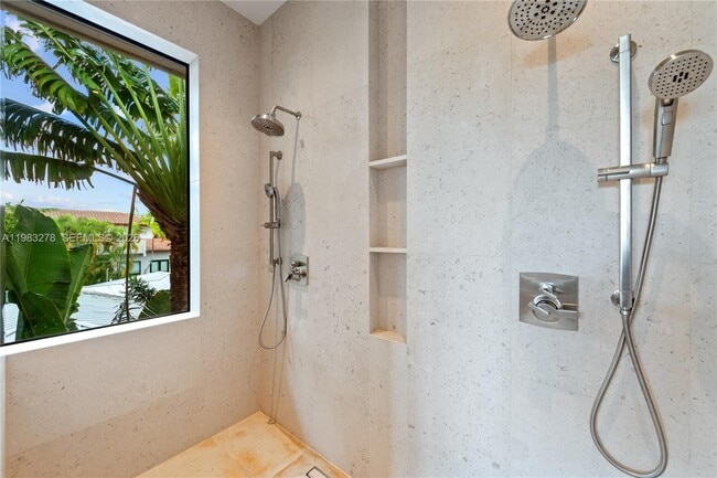 Building Photo - 1200 NE 87th St