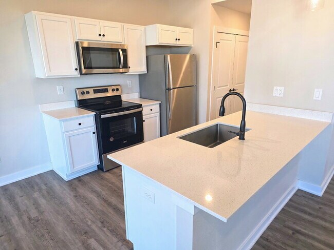 Building Photo - 6951 Bluebell Ct