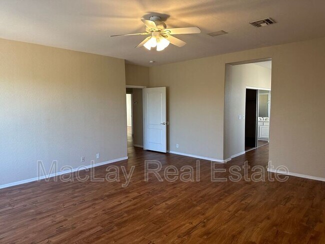 Building Photo - 2441 E Binner Dr