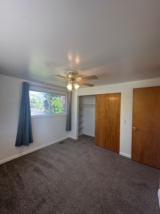 Building Photo - Healy Duplex