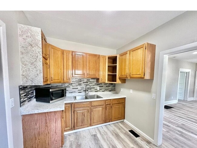 Building Photo - 2317 Lyon St