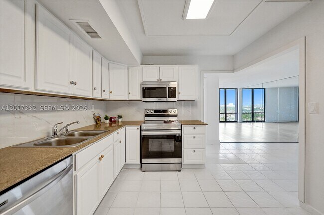 Building Photo - 1600 S Ocean Dr