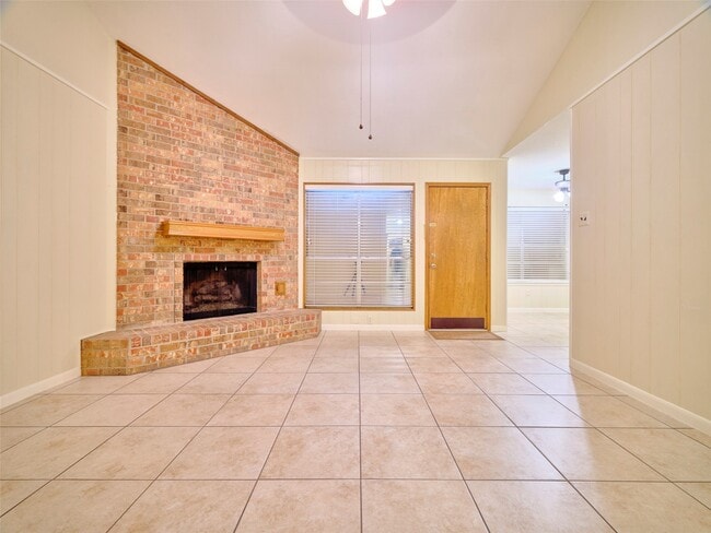 Building Photo - 4804 Fairhaven St