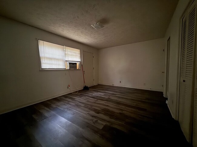Building Photo - 1 Bed/1 Bath Apartment