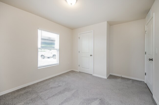 Building Photo - 1109 SW 2nd St