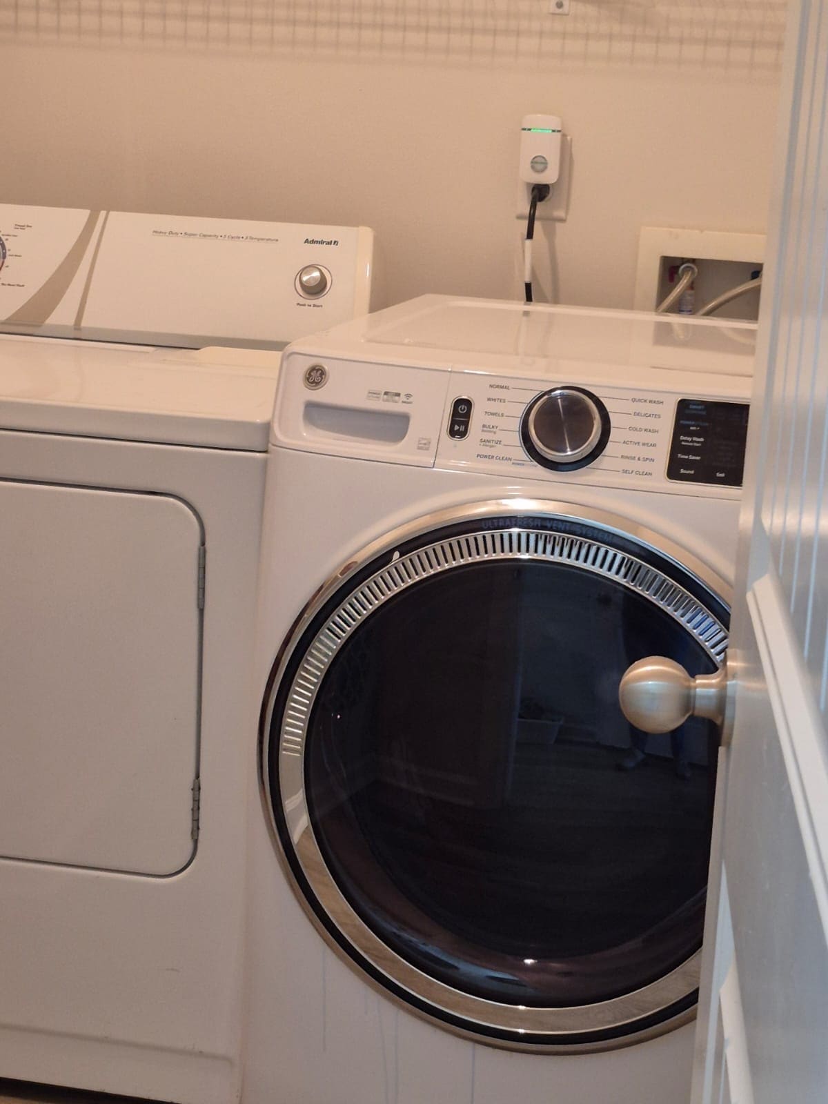 Washroom with washer and dryer - 4341 Comfort Trl