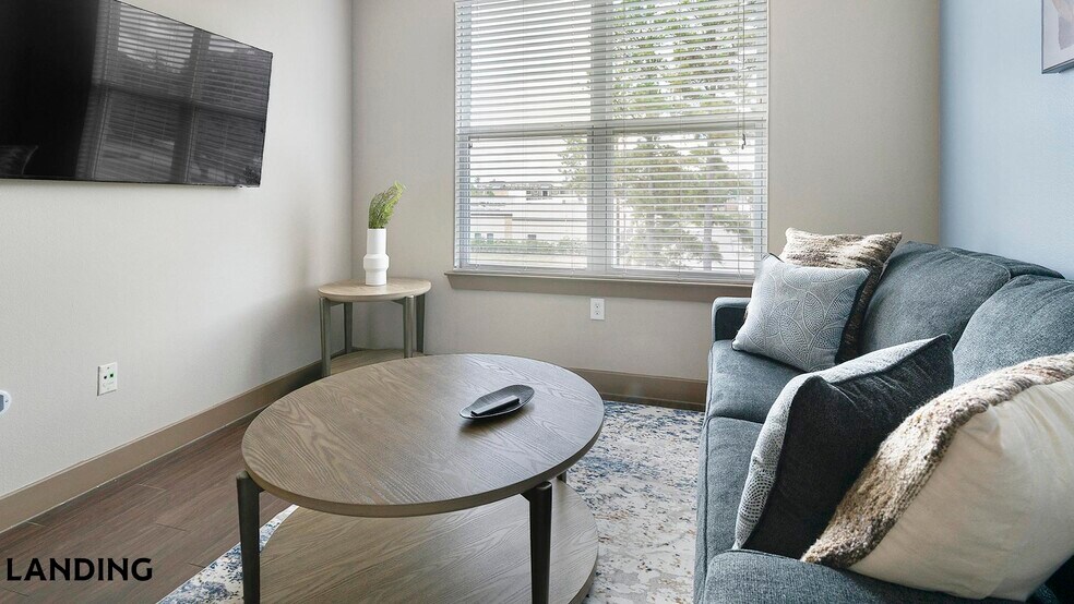 Building Photo - 13920 Mandolin Dr