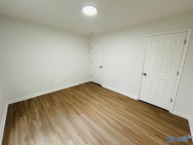 Building Photo - 4422 Bonnell Dr