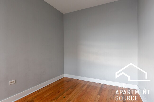 Building Photo - 4736 W Armitage Ave
