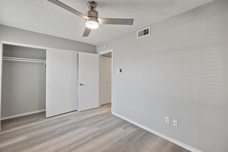 Building Photo - 11011 Woodmeadow Pkwy