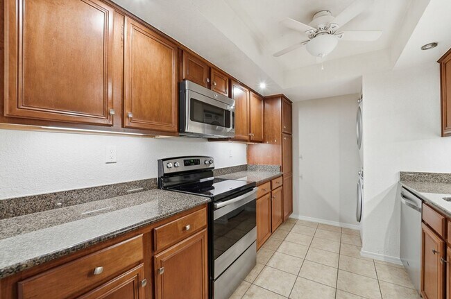 Building Photo - Prime Scottsdale Living | 2 Master Suites + Private Patio Retreat