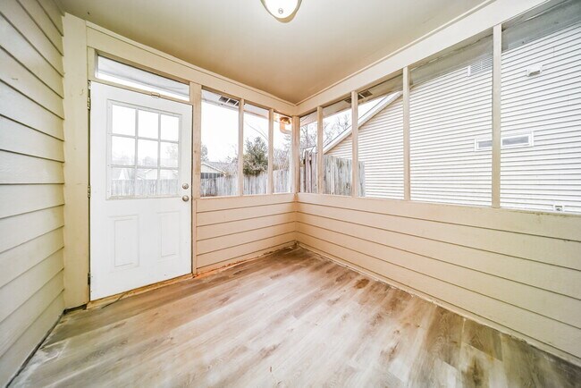 Building Photo - 260 Landing Dr