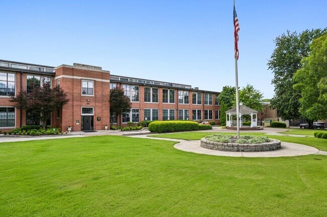 Building Photo - 1261 Caroline St NE