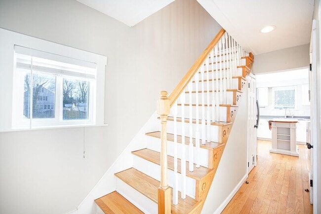 Building Photo - 40 Lealand Ave