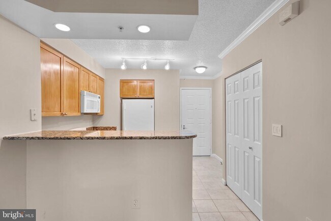 Building Photo - 3101 N Hampton Dr