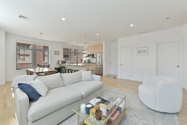 Building Photo - 425 Boylston St
