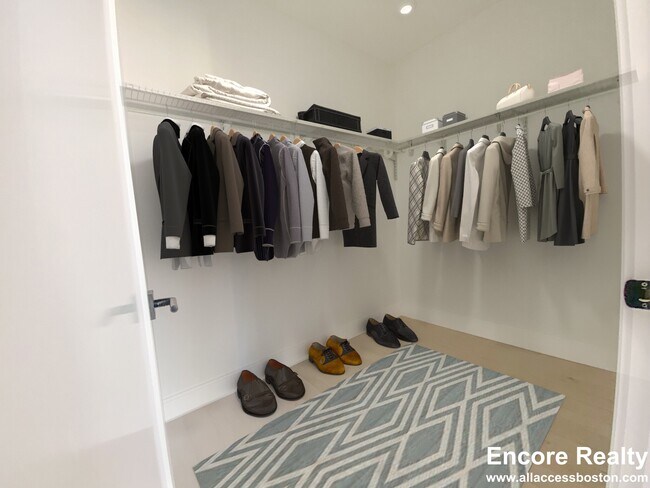 Building Photo - 172 Green St