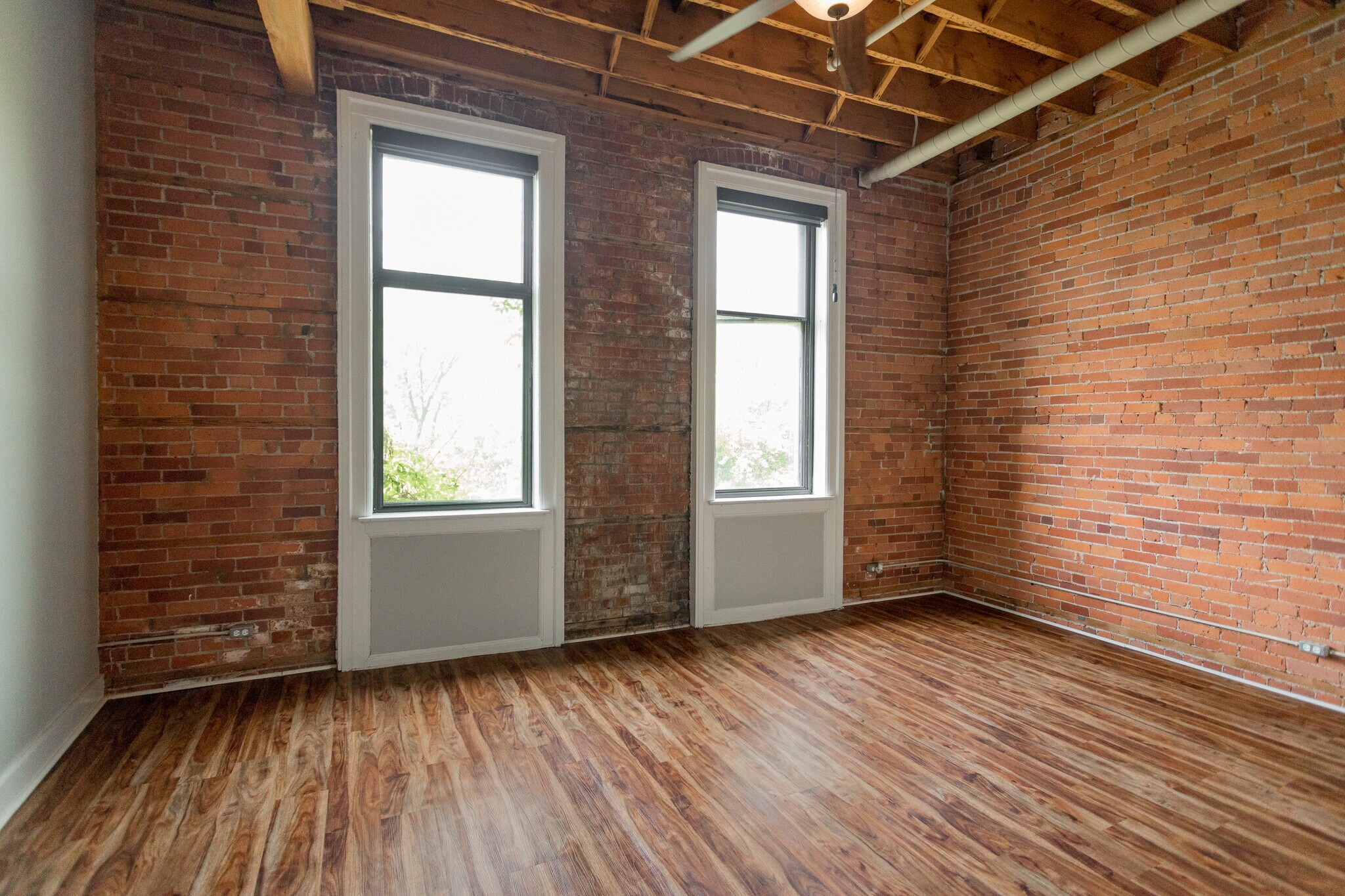 Building Photo - 6533 E Jefferson Ave