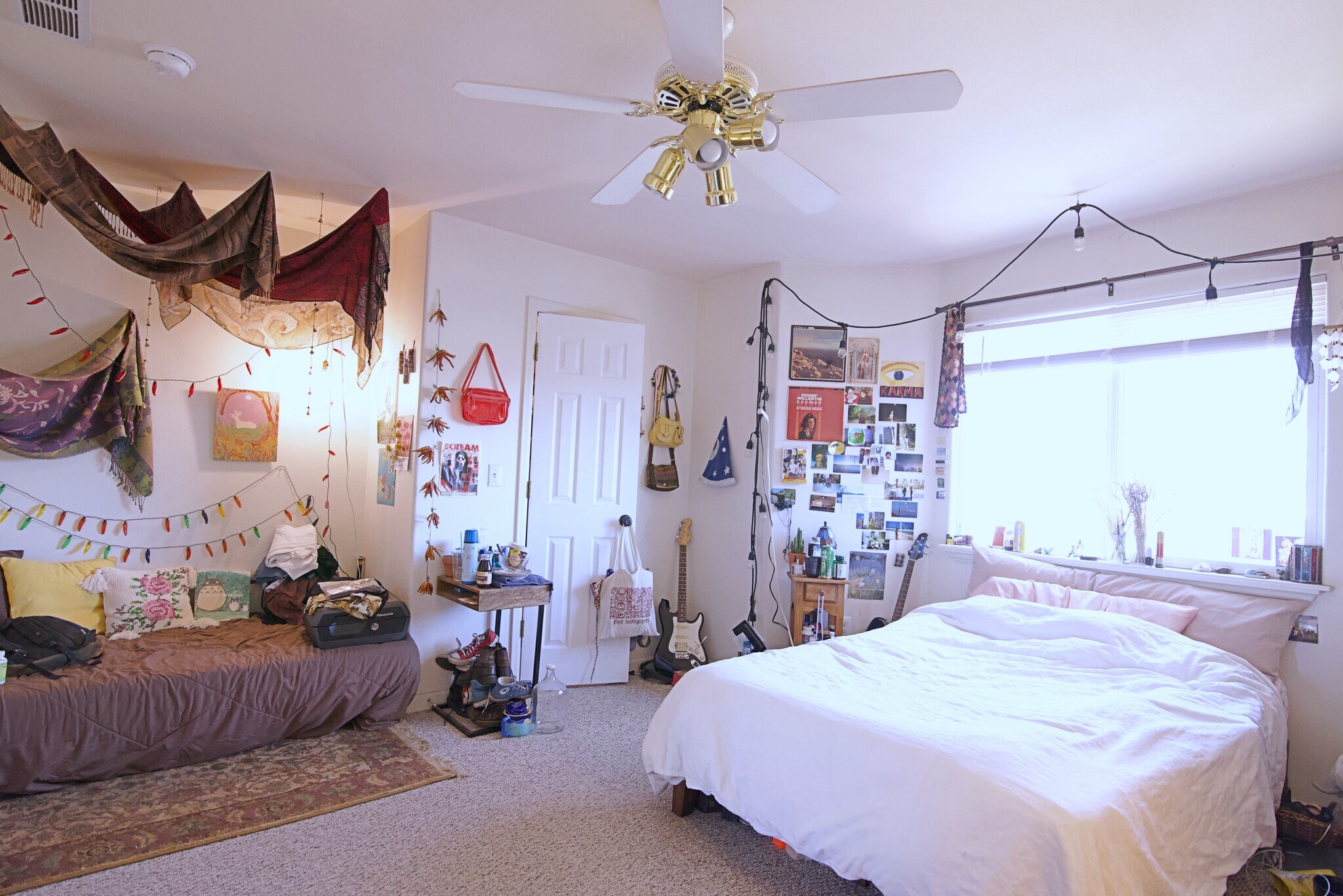 Large Master bedroom facing eastern morning sun - 903 Terry St