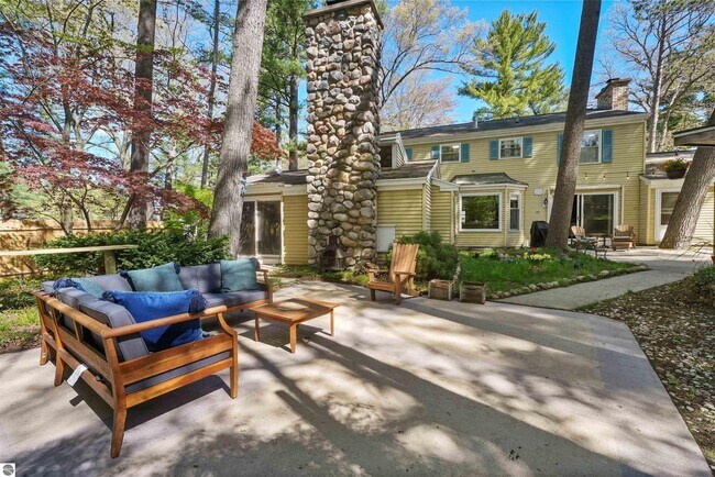 Building Photo - 1310 Peninsula Ct
