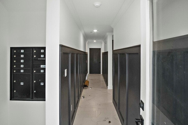 Building Photo - 127 E Cottage St