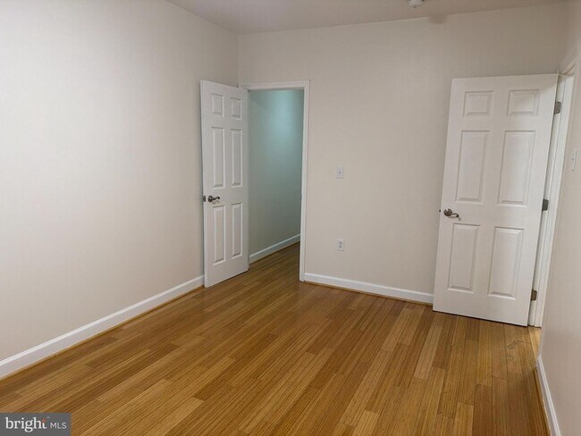 Building Photo - 937 Randolph St NW