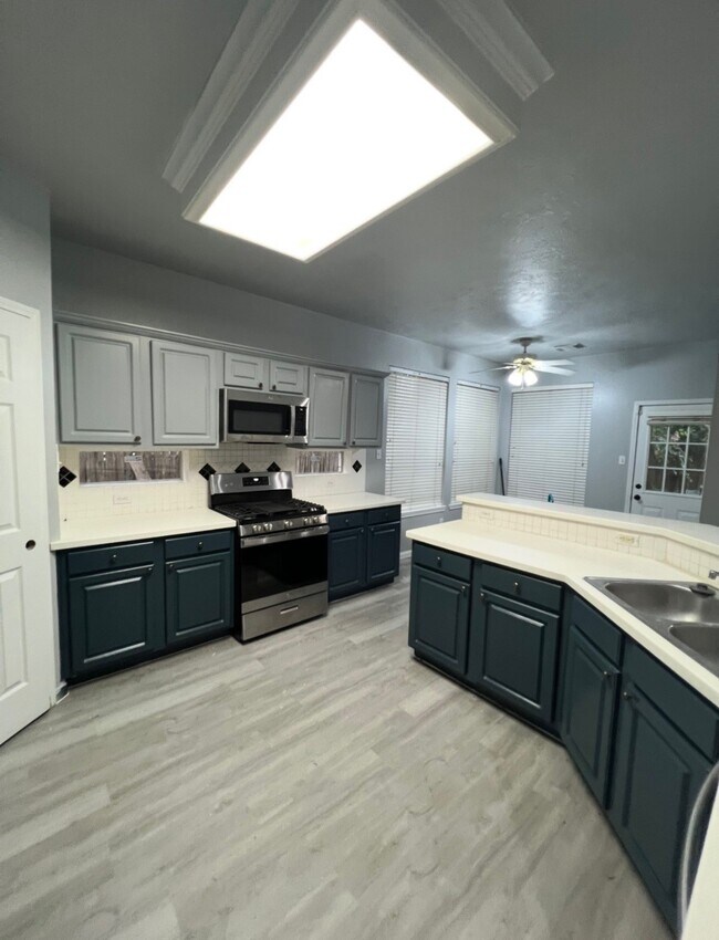 Building Photo - 17127 Mountain Crest Dr