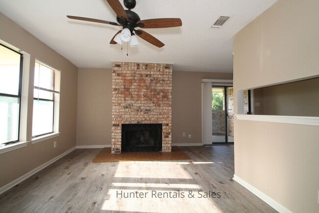 Building Photo - Comfortable Two-Story Townhouse