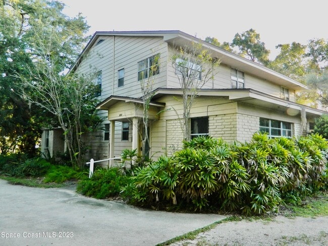 Building Photo - 803 Rockledge Dr