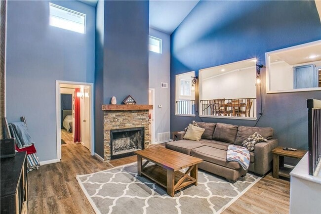 Building Photo - Beautifully Crafted 2/2.5/2 Town Home in Euless!