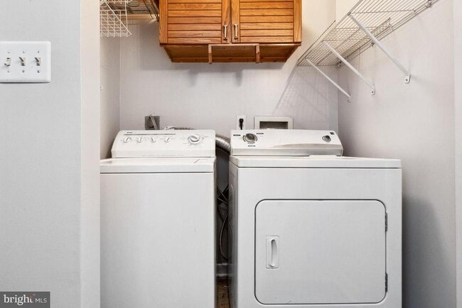 Building Photo - 315 South Dr