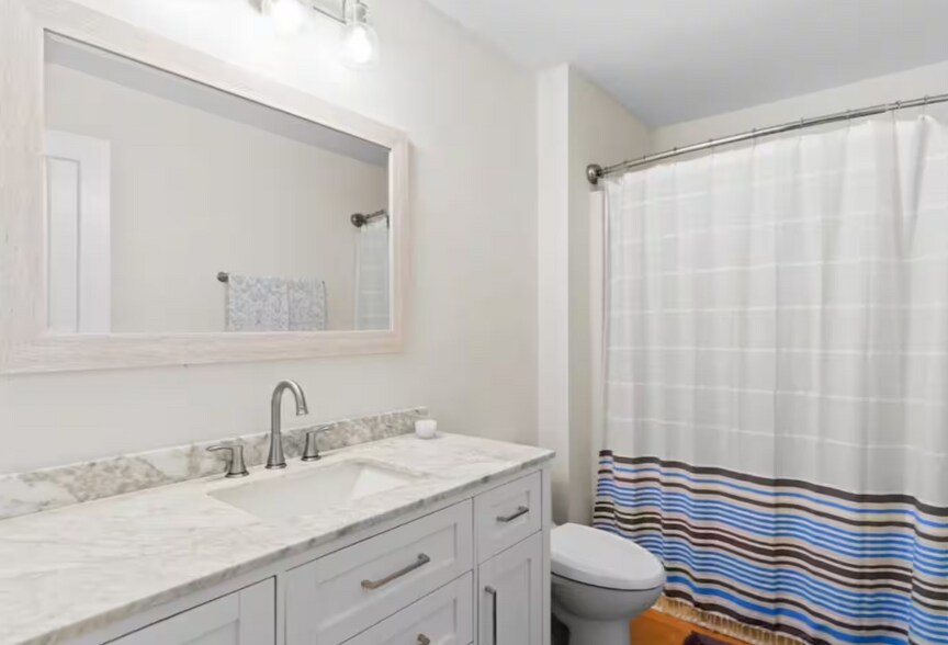 Building Photo - 29 S Front St