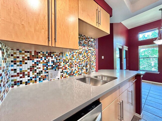 Building Photo - Stylish 2/BR 2/BA Home with Covered Balcon...