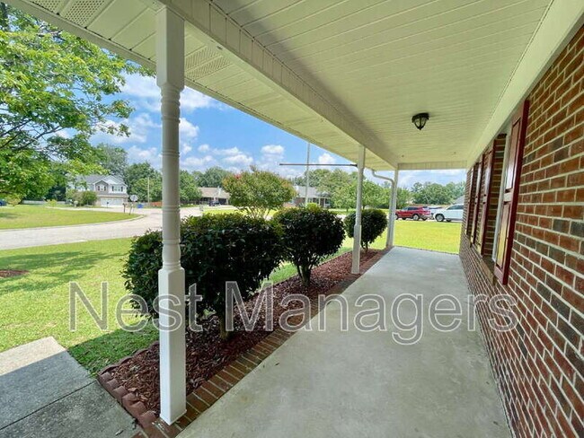 Building Photo - 172 Finch Rd