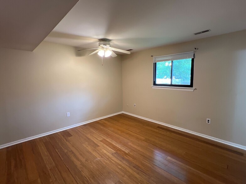 Building Photo - 101 Fantasia Dr