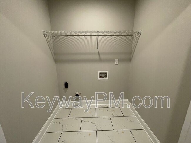 Building Photo - 4500 Chestnut Trl