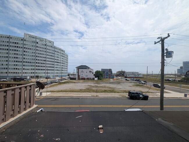 Building Photo - 207 Oriental Ave
