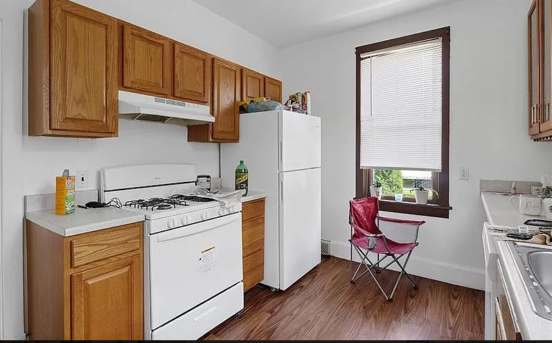 Kitchen View #1 - 1960 Crafton Blvd