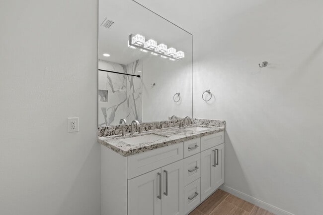 Building Photo - Stylish & Renovated Townhome in Prime West...
