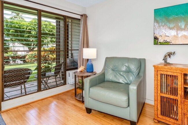 Building Photo - 1/1 Updated Furnished Condo + Private Lanai