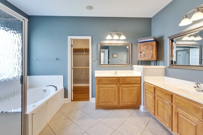 Building Photo - 10616 Big Thicket Dr