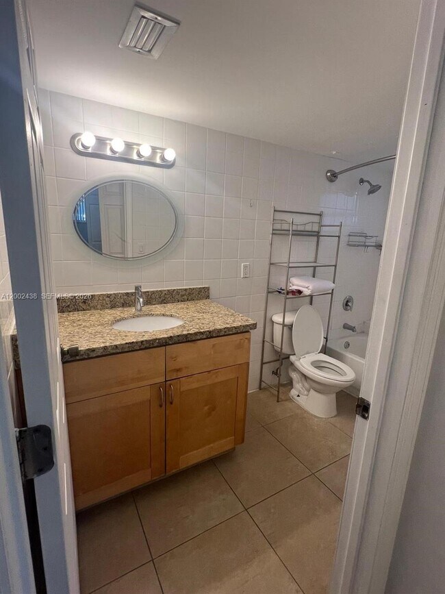 Building Photo - 8333 Lake Dr