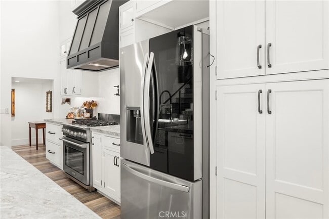 Building Photo - 1720 Vista Del Lago