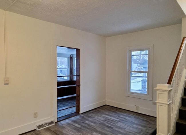 Building Photo - 849 Terra Alta St NE