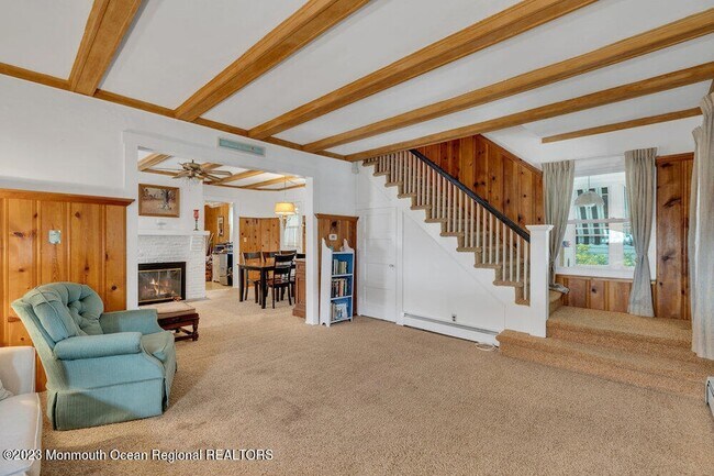 Building Photo - 683 Main Ave