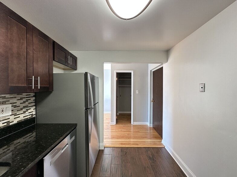 Building Photo - 525 N Quentin Rd